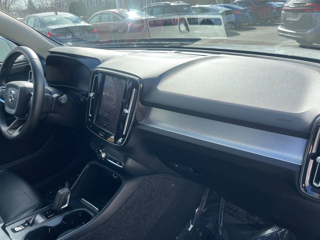 Used 2020 Volvo XC40 T5 Momentum image 13