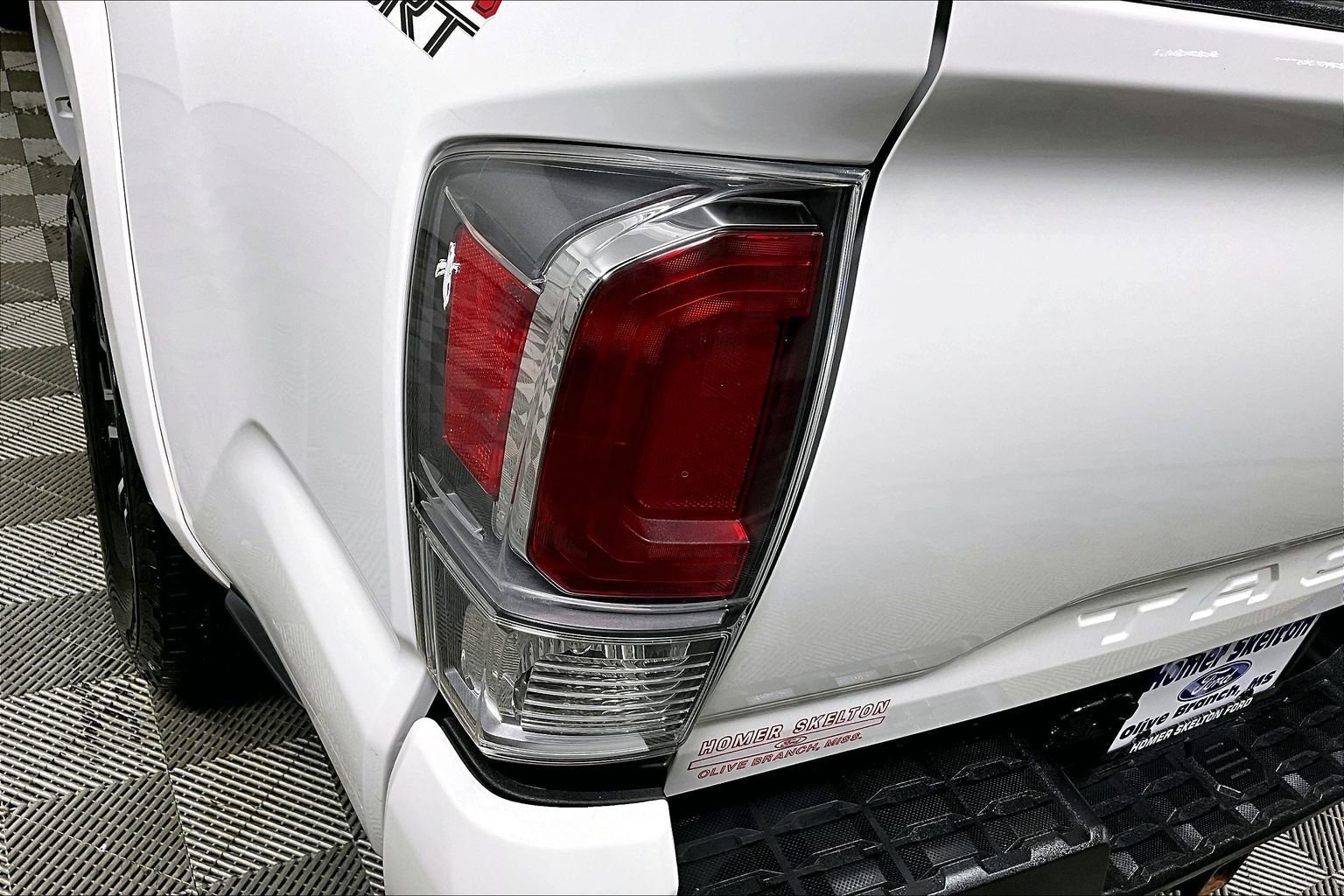 Used 2020 Toyota Tacoma TRD Sport image 29