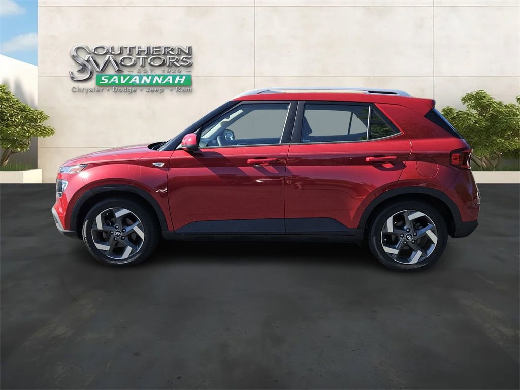 Used 2022 Hyundai Venue SEL w/ Cargo Package FWD image 2