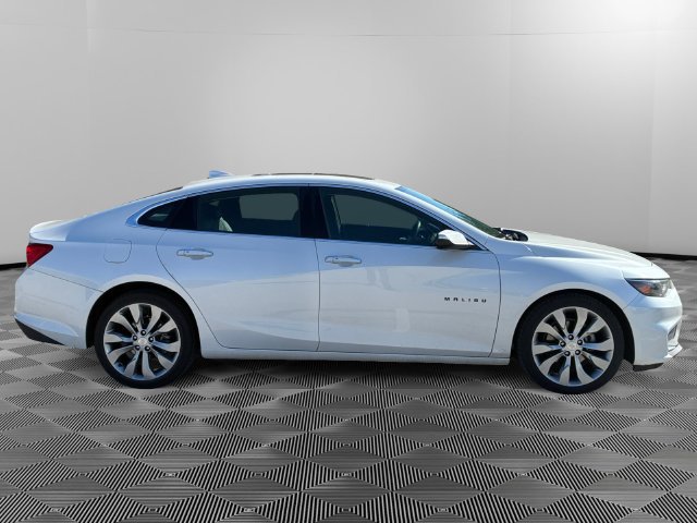 Used 2018 Chevrolet Malibu Premier w/ Premier Sun and Wheel Package FWD image 6