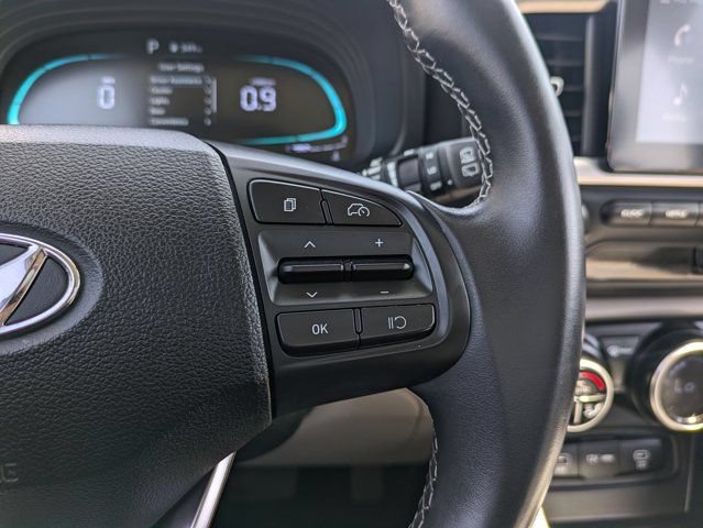 Used 2025 Hyundai Venue SEL FWD image 16