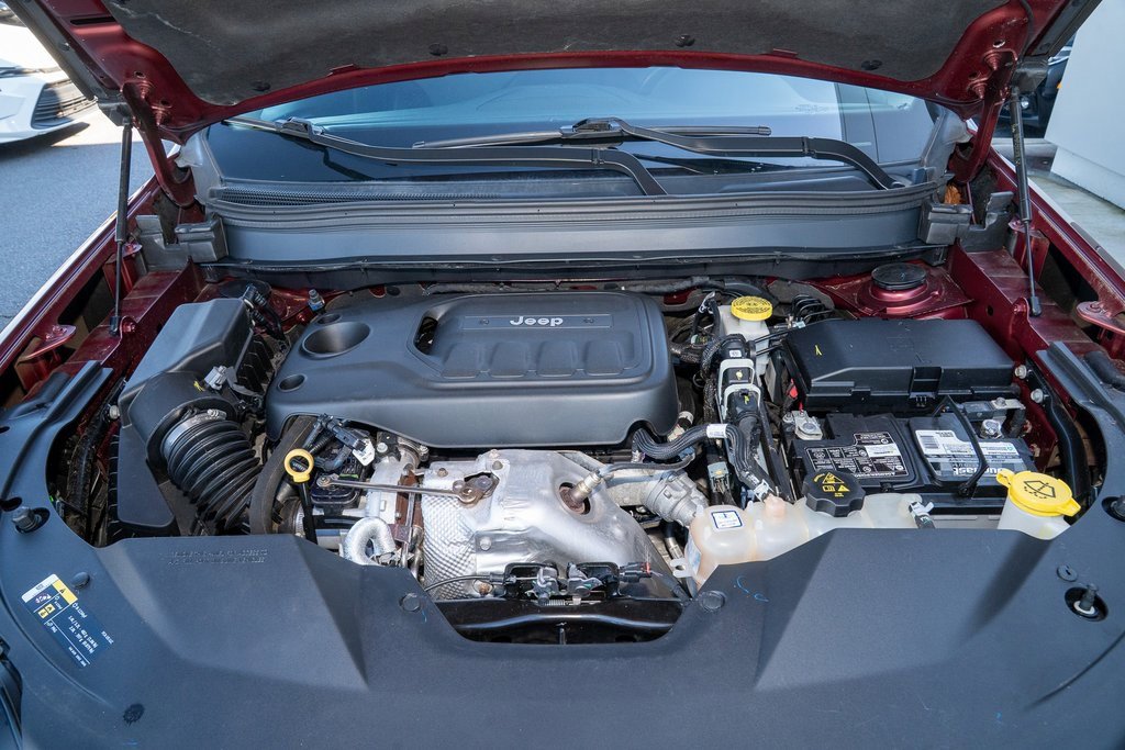 Used 2019 Jeep Cherokee Latitude Plus w/ Comfort/Convenience Group image 12