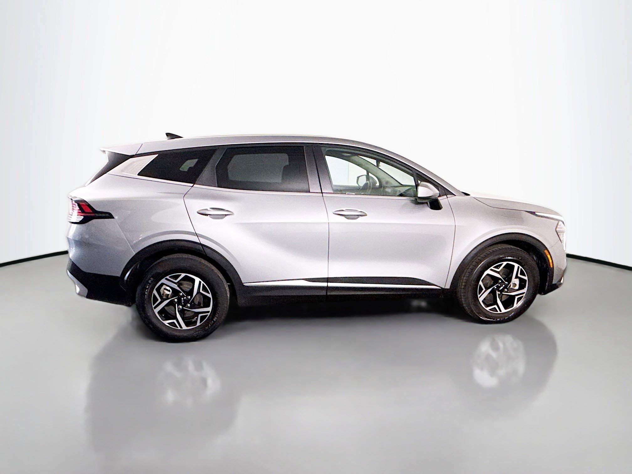 Used 2024 Kia Sportage LX image 11