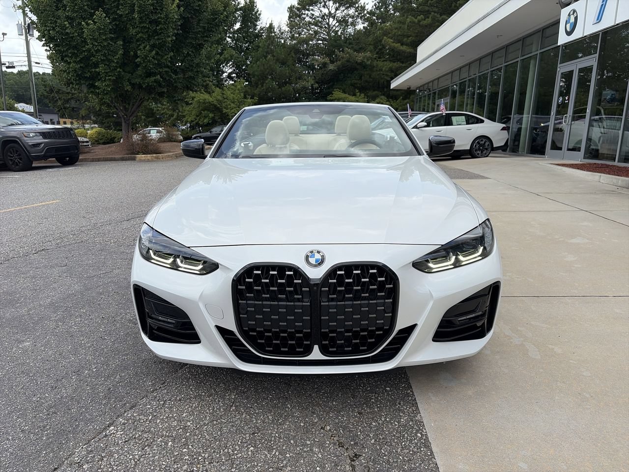 Used 2024 BMW 430i xDrive Convertible w/ M Sport Package AWD/4WD image 3