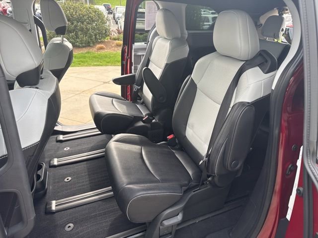 Used 2025 Toyota Sienna XSE w/ XSE Plus Package AWD/4WD image 28