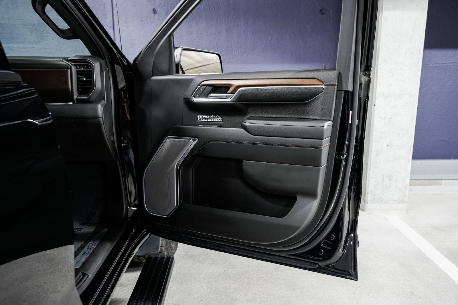 Used 2024 Chevrolet Silverado 1500 High Country w/ Midnight Edition AWD/4WD image 24