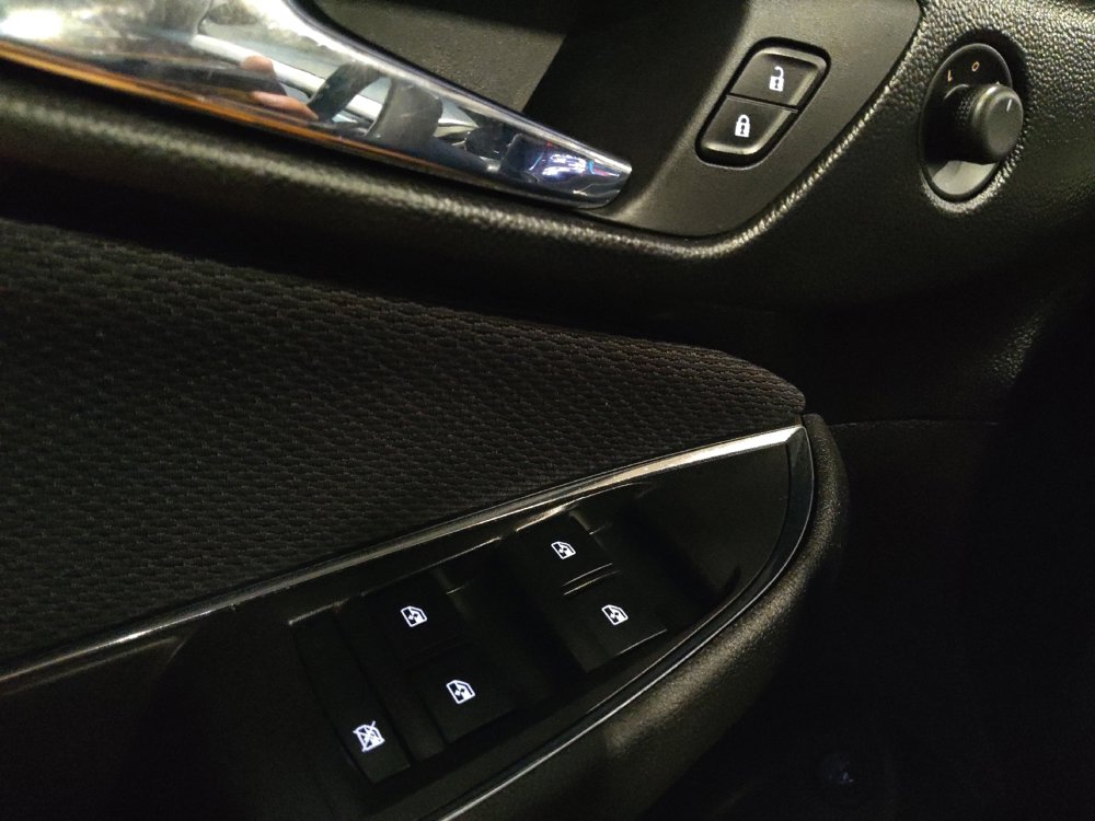 Used 2018 Chevrolet Cruze LS FWD image 27