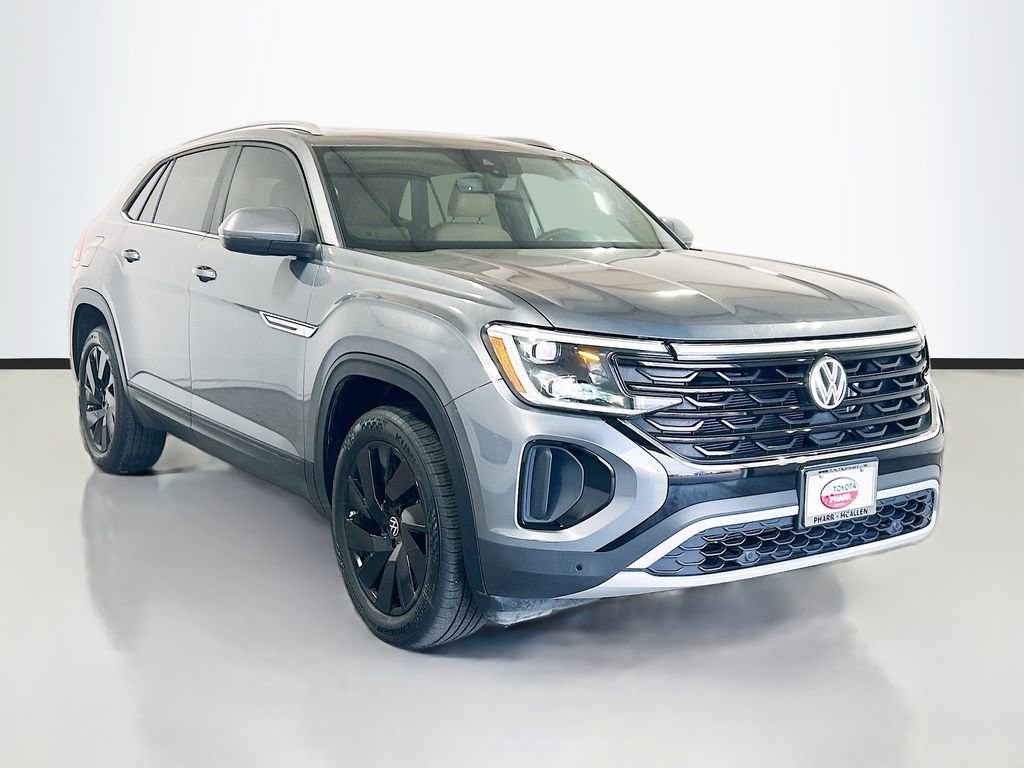 Used 2025 Volkswagen Atlas Cross Sport SE FWD image 3
