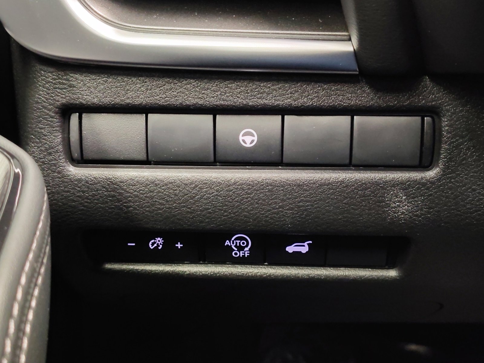 Certified 2025 Nissan Rogue SV w/ SV Premium Package image 28