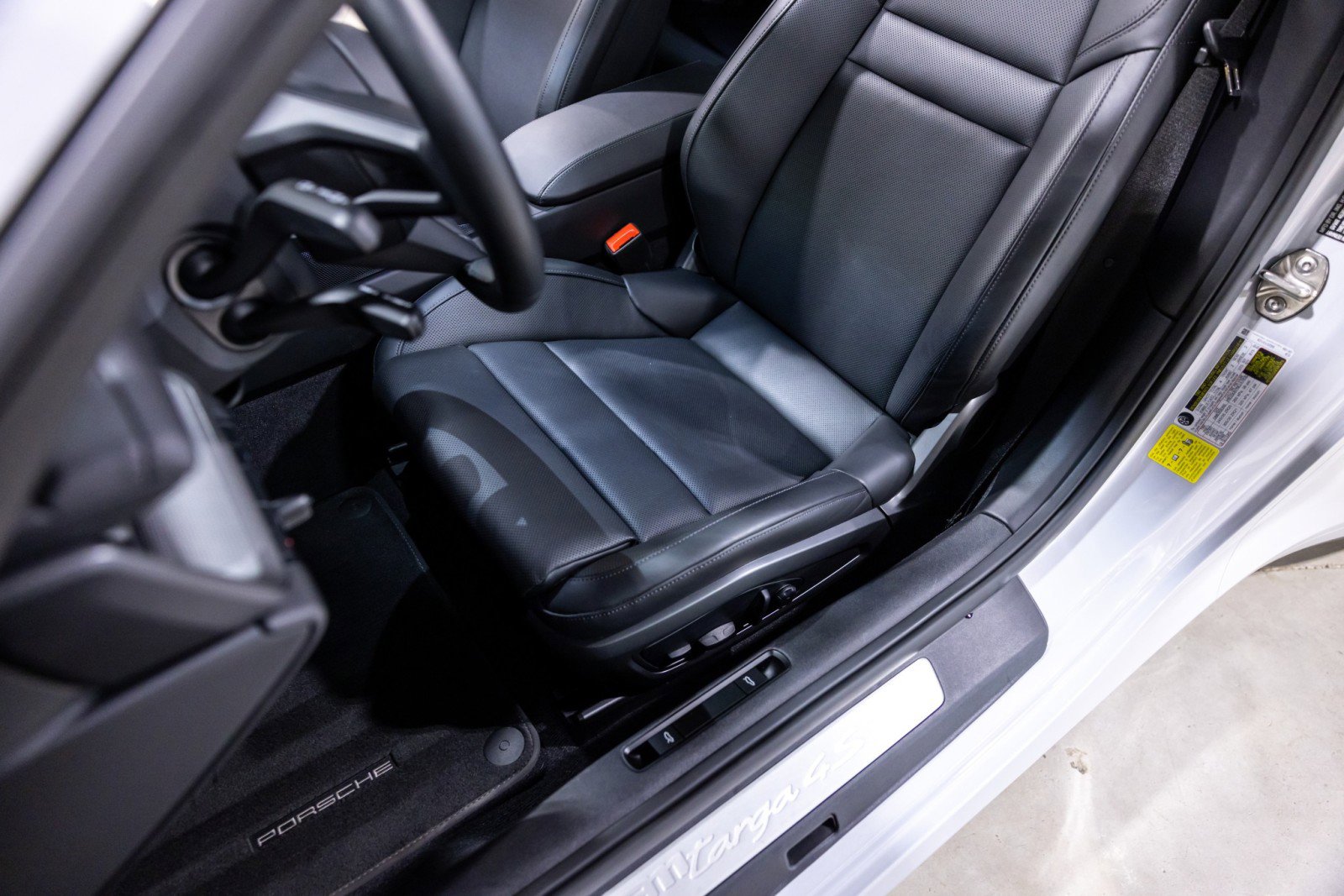 Used 2024 Porsche 911 Targa 4S w/ Premium Package image 41