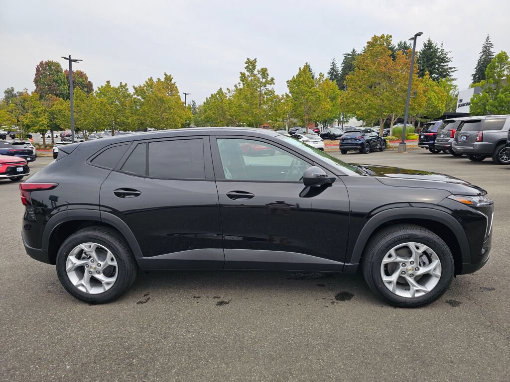 New 2026 Chevrolet Trax LS w/ LS Convenience Package FWD image 4