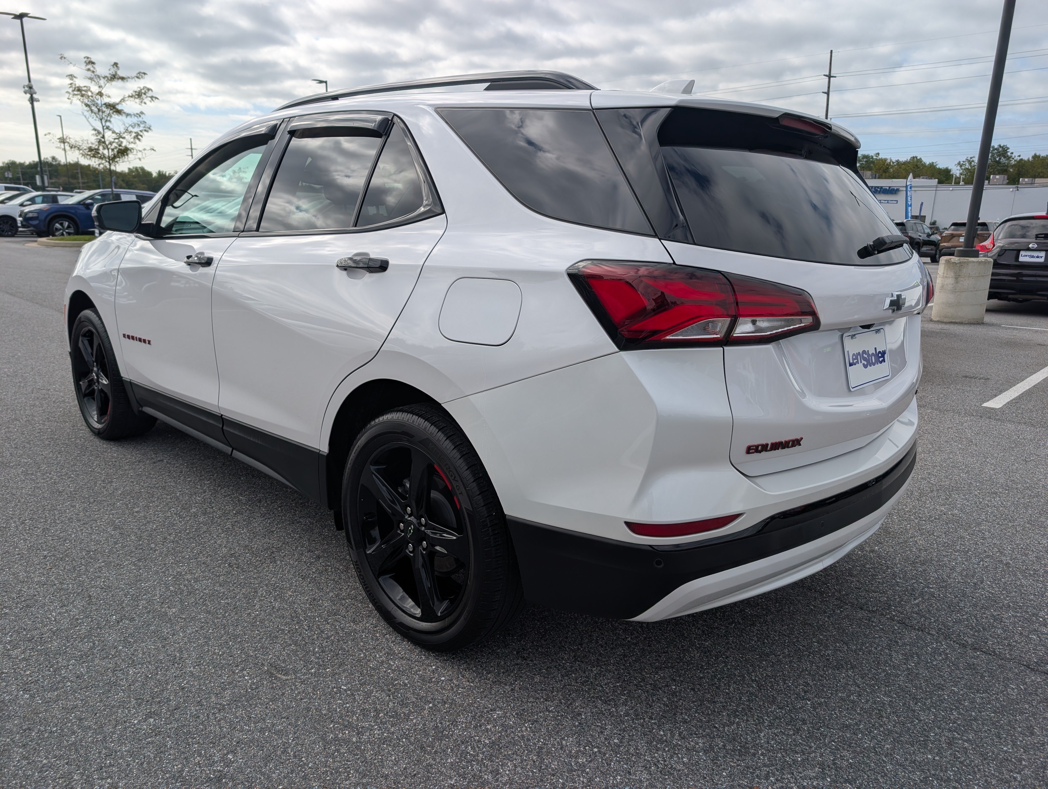 Used 2024 Chevrolet Equinox Premier AWD/4WD image 3
