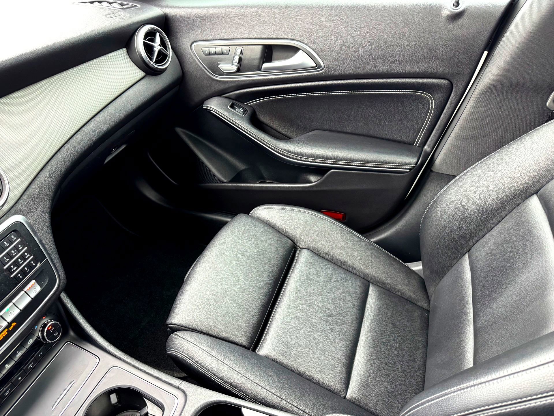 Used 2019 Mercedes-Benz CLA 250 image 30