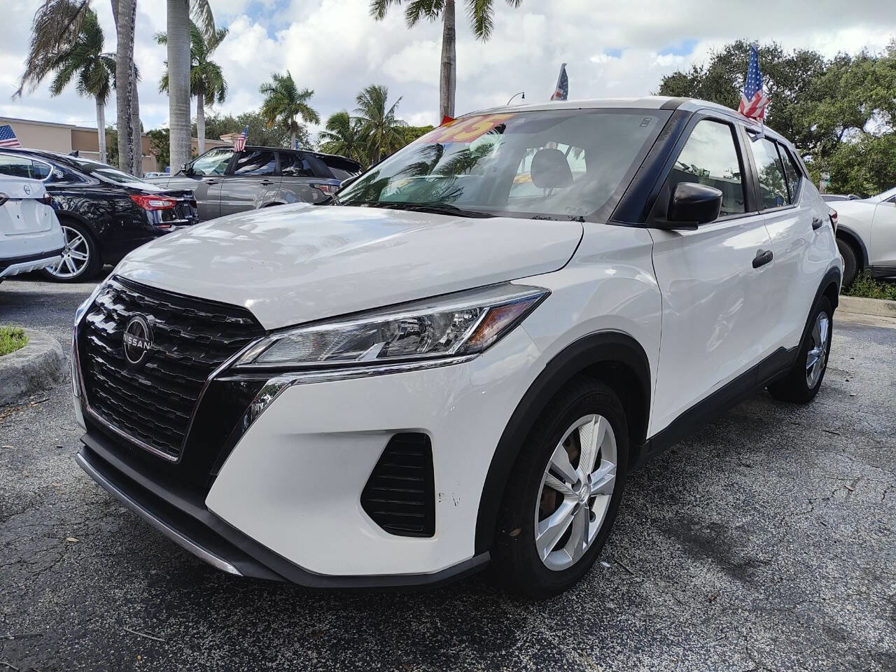 Used 2022 Nissan Kicks S FWD image 2