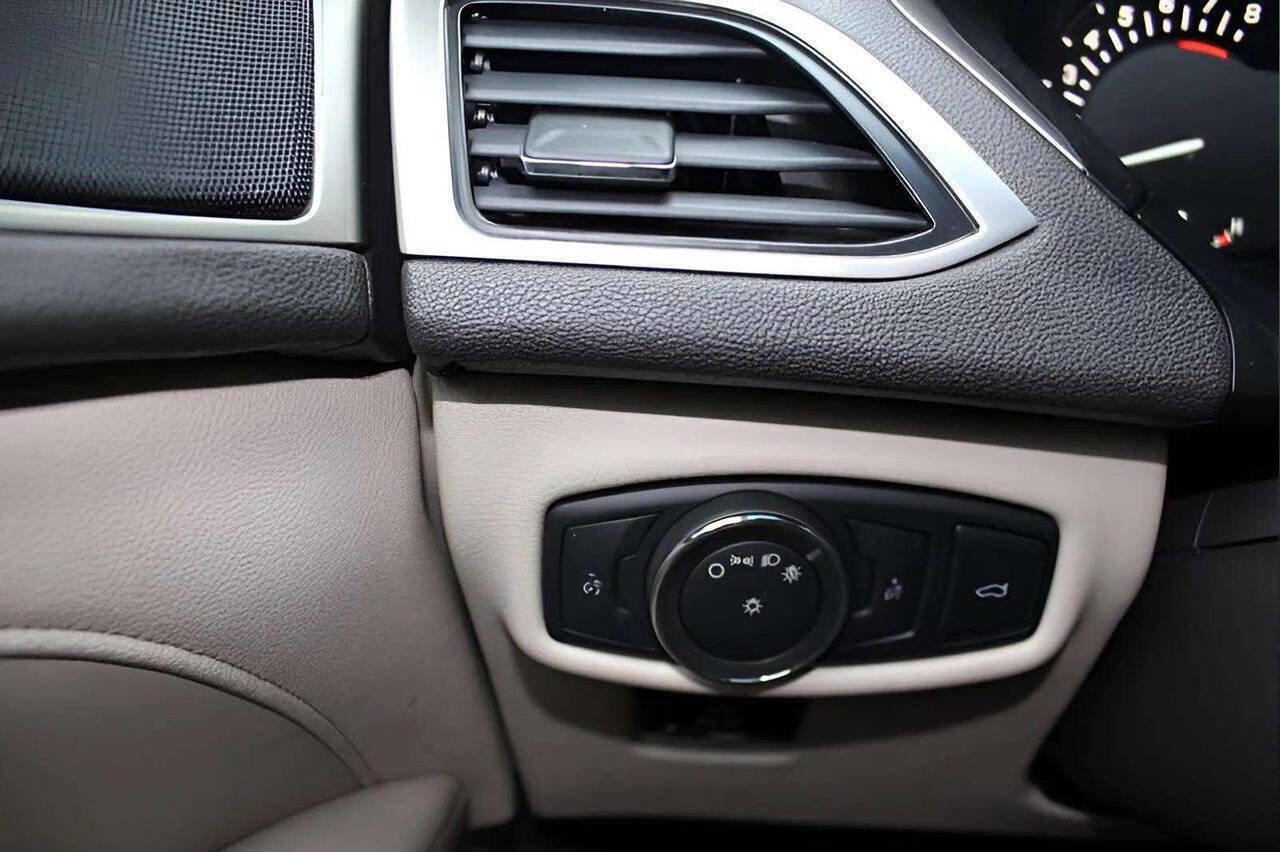 Used 2017 Lincoln MKZ Reserve image 18