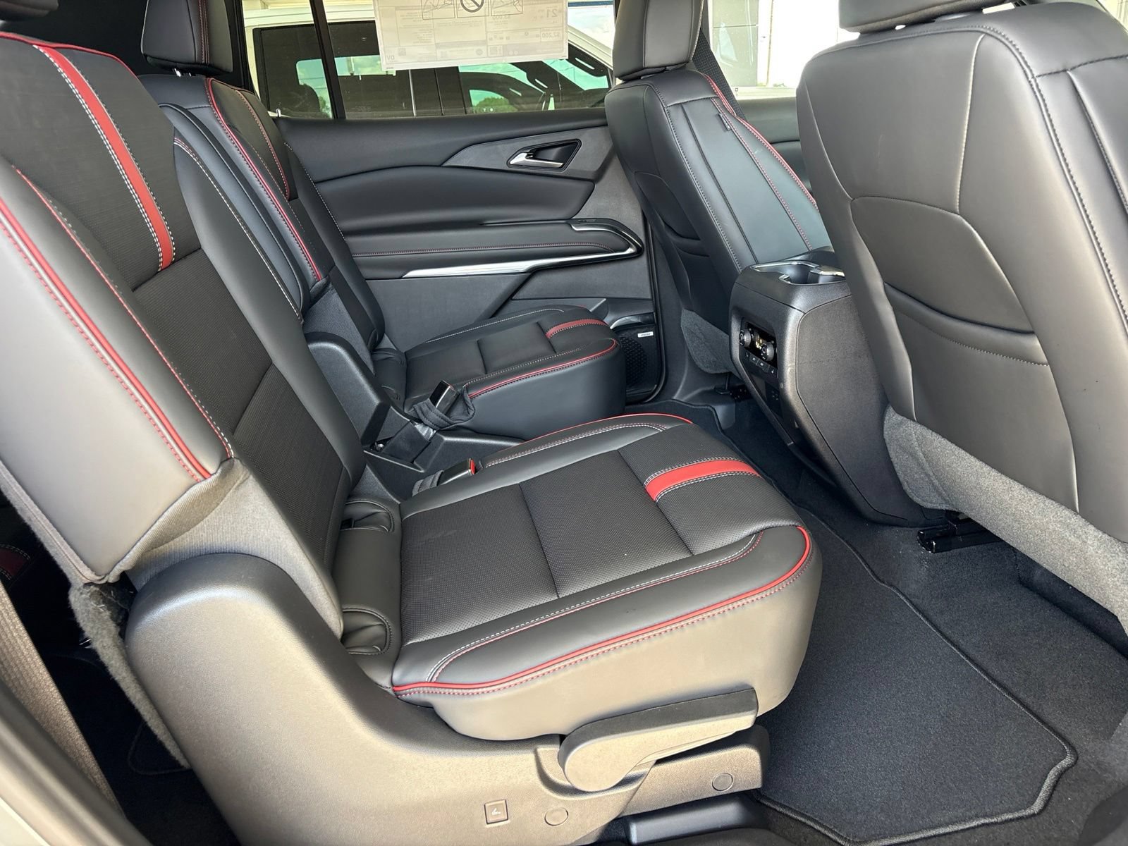 New 2027 Chevrolet Traverse RS AWD/4WD image 24