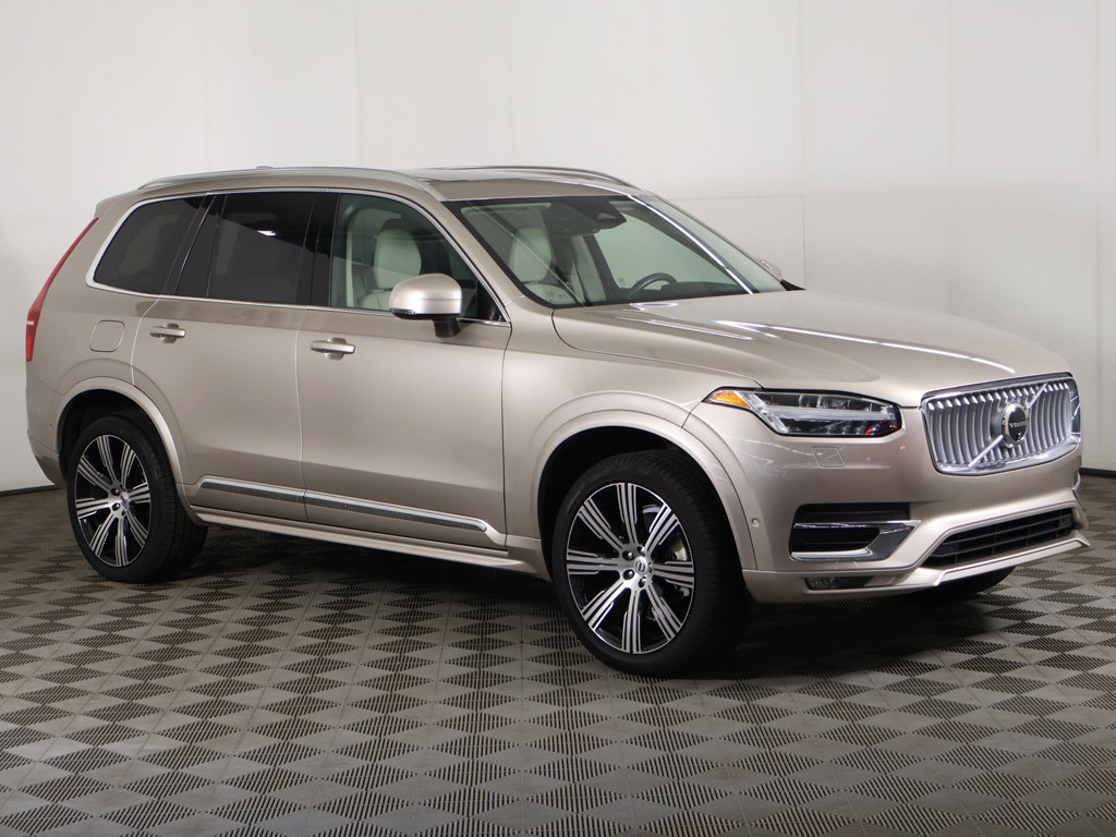 Used 2024 Volvo XC90 B5 Plus AWD/4WD image 2