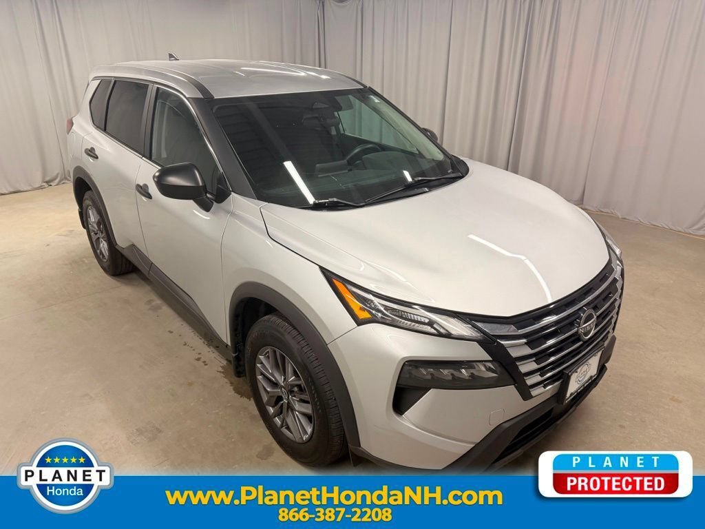 Used 2024 Nissan Rogue S AWD/4WD image 1