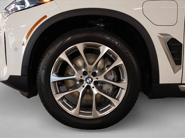 New 2026 BMW X5 xDrive50e w/ Premium Package AWD/4WD image 10