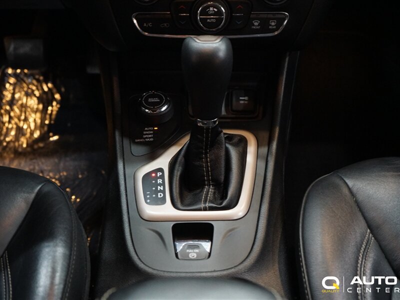 Used 2017 Jeep Cherokee Limited AWD/4WD image 17