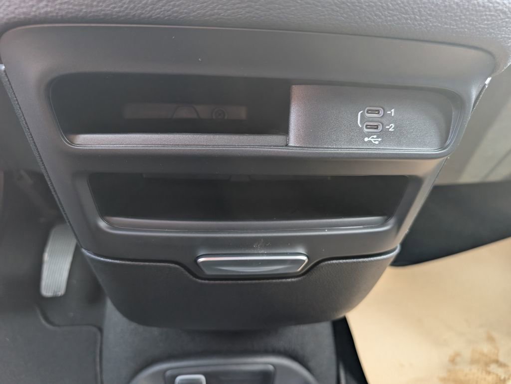 New 2026 Chrysler Pacifica Select w/ S Appearance Package FWD image 31