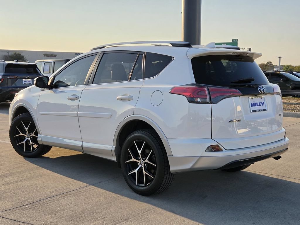 Used 2016 Toyota RAV4 SE FWD image 3