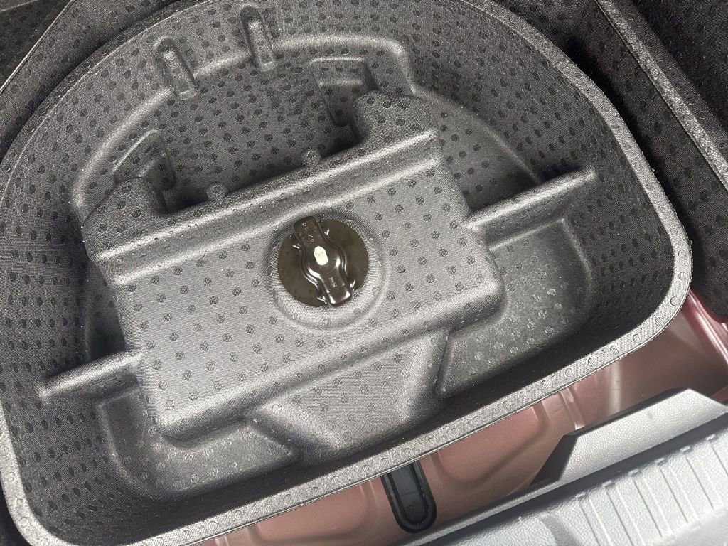 Certified 2022 Ford Edge Titanium w/ Class II Trailer Tow Package image 44