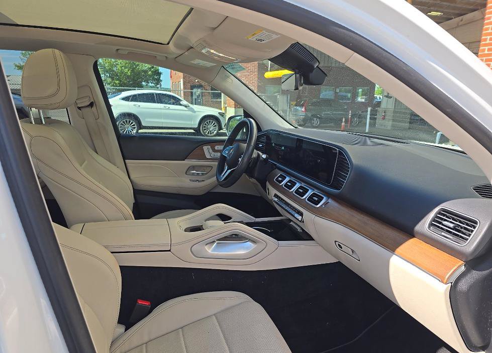 Used 2022 Mercedes-Benz GLE 350 4MATIC w/ AMG Line Exterior image 8