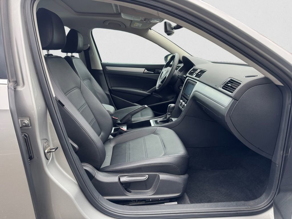 Used 2012 Volkswagen Passat TDI SE image 15