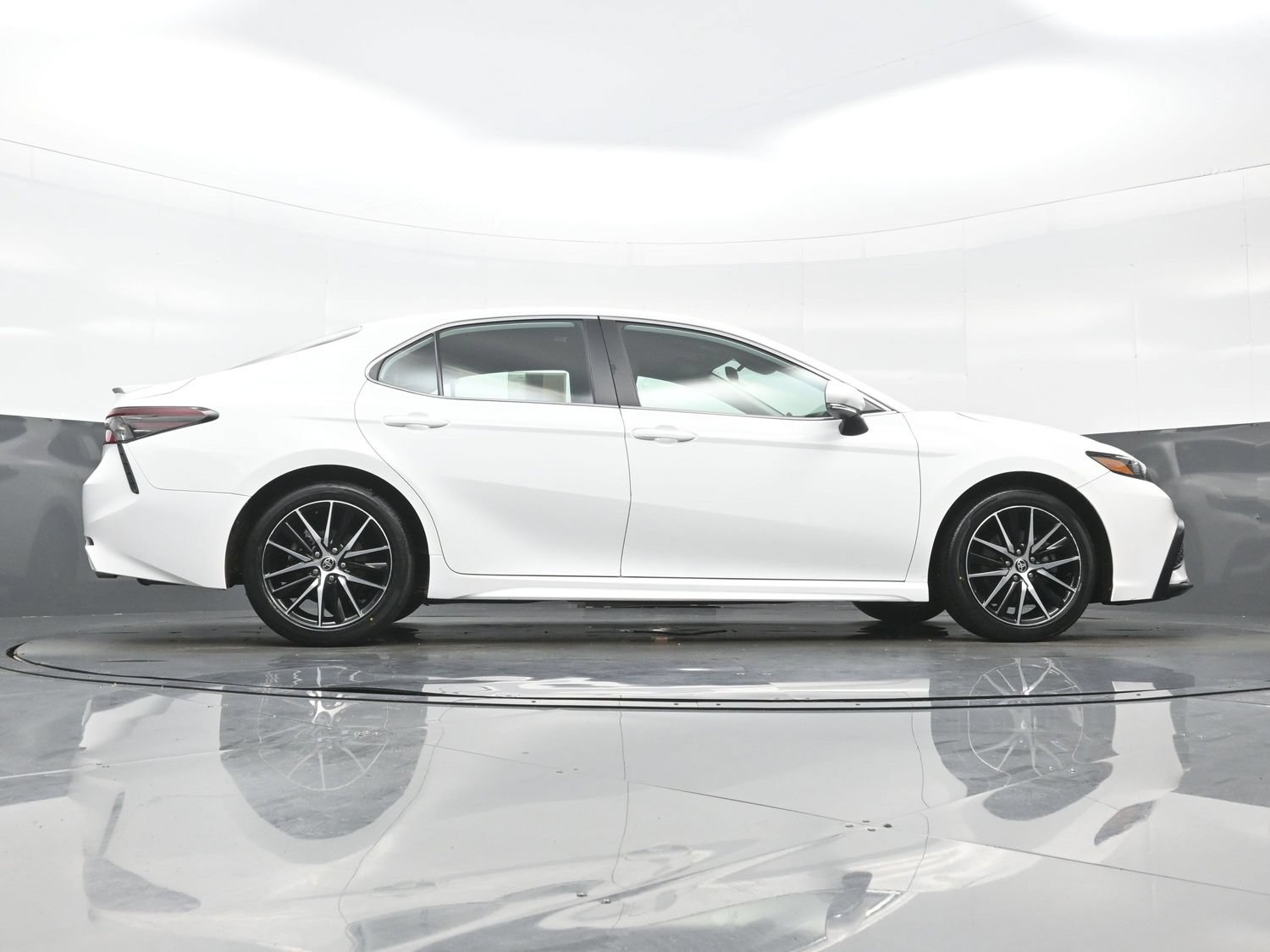 Used 2024 Toyota Camry SE AWD/4WD image 33
