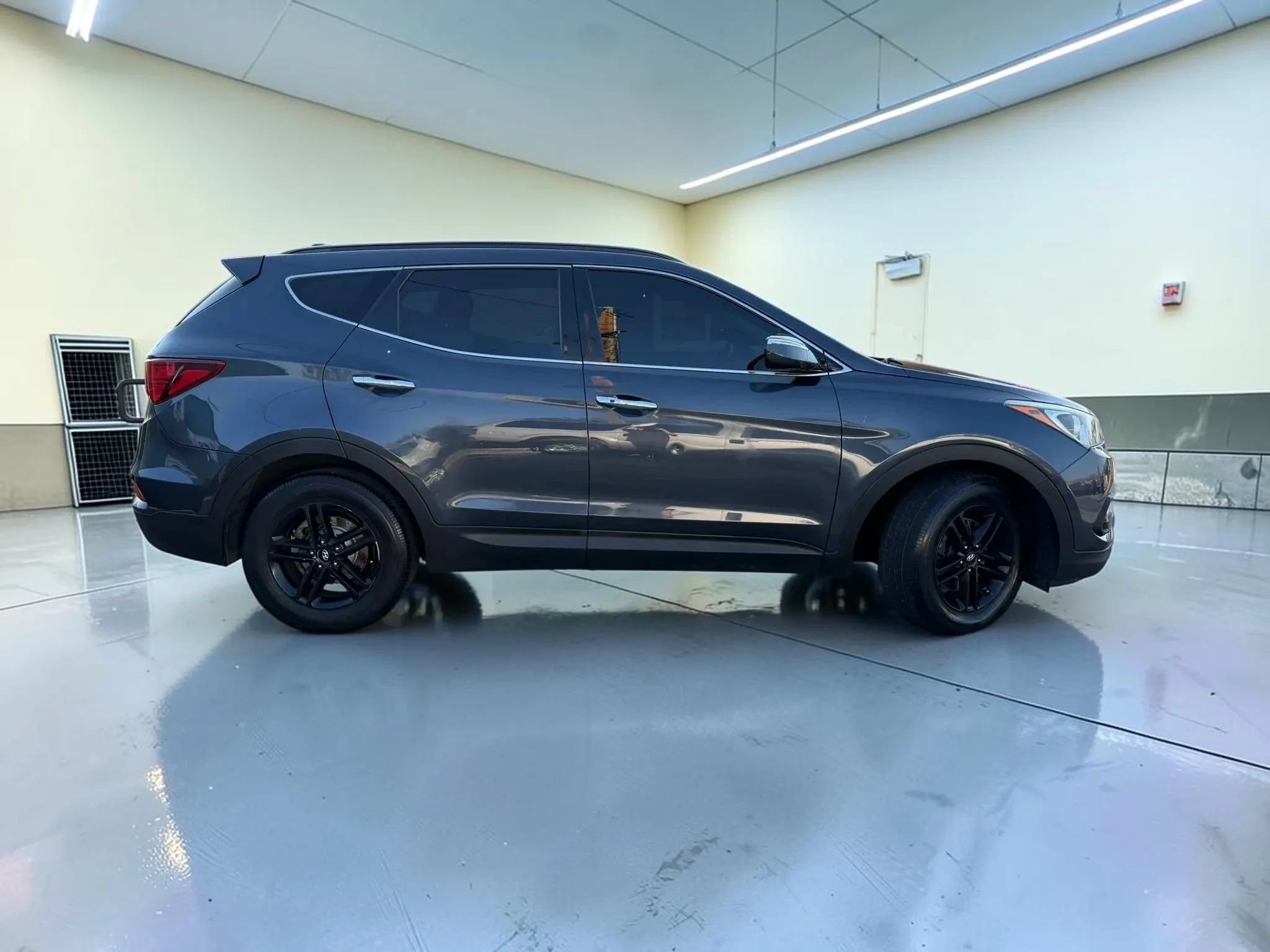 Used 2018 Hyundai Santa Fe Sport w/ 2.4L Value Package 02 FWD image 2