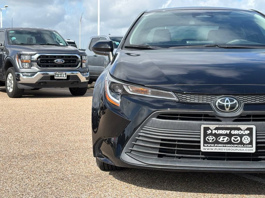 Used 2023 Toyota Corolla LE FWD image 4