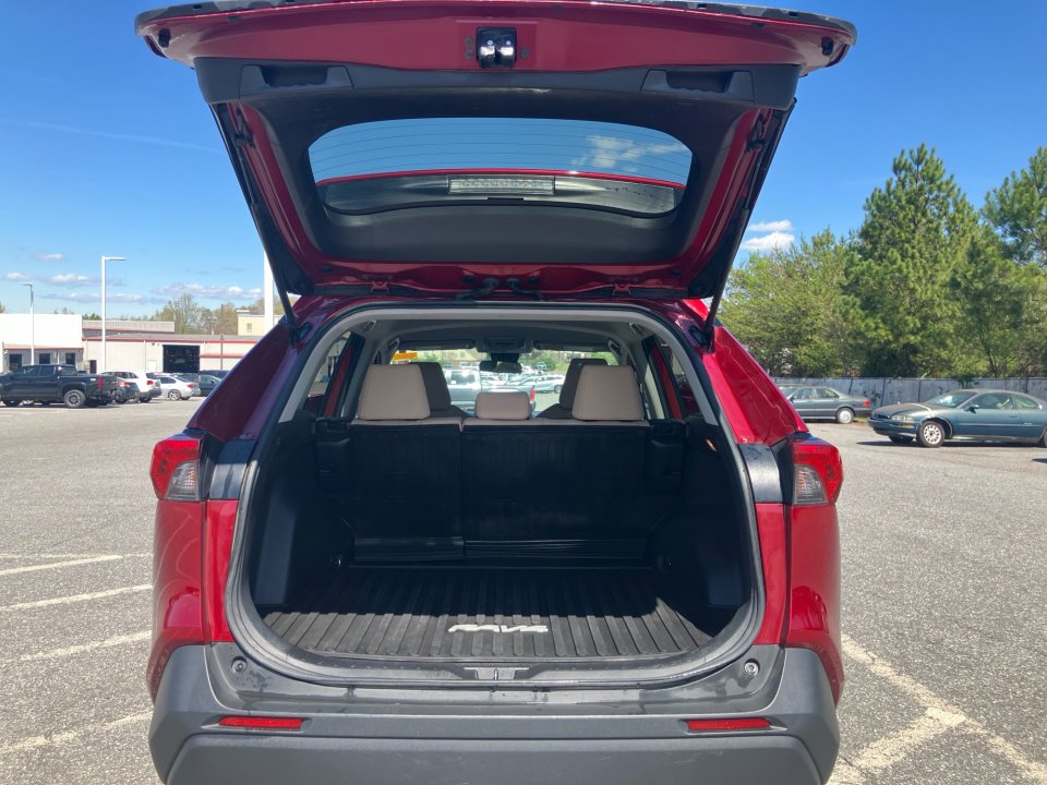 Used 2021 Toyota RAV4 XLE image 19