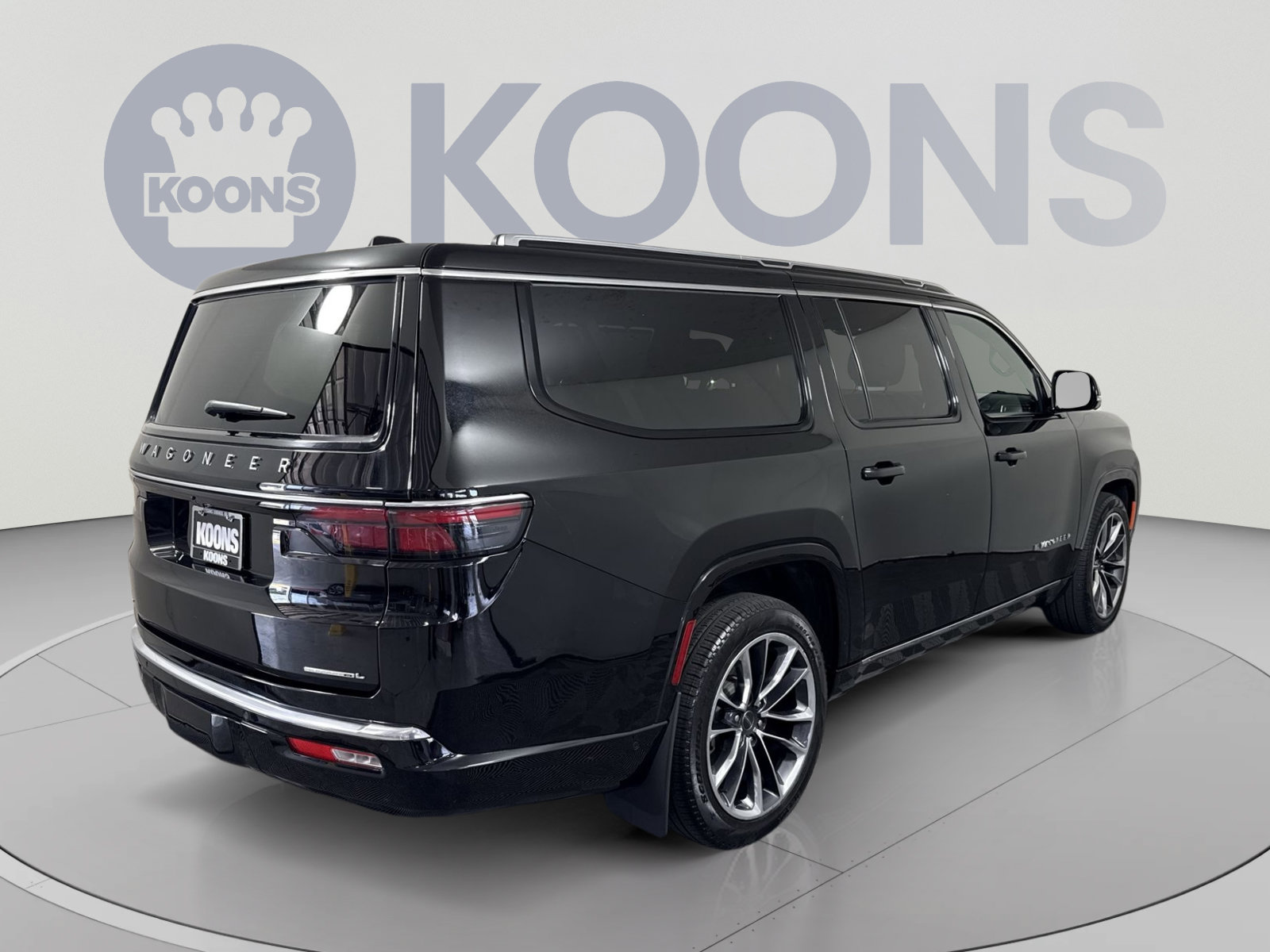 Used 2023 Jeep Wagoneer L Series III w/ Premium Group I AWD/4WD image 7