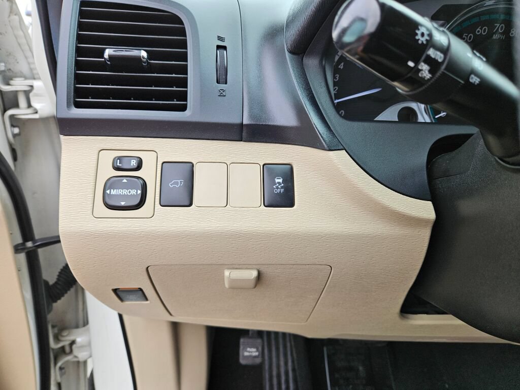 Used 2012 Toyota Venza LE w/ LE Convenience Pkg AWD/4WD image 19