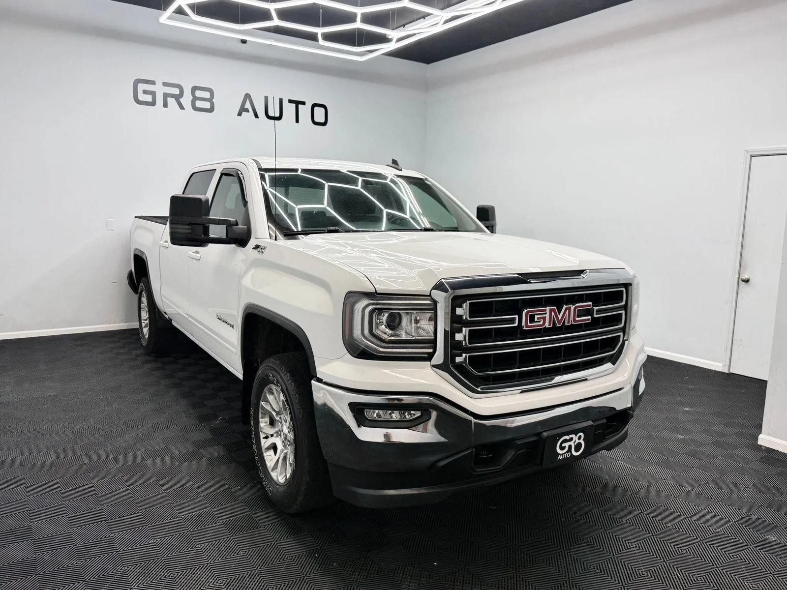 Used 2017 GMC Sierra 1500 SLE w/ SLE Value Package AWD/4WD image 10