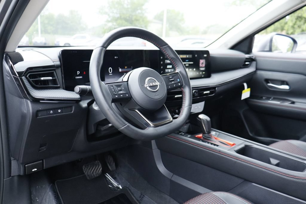 Used 2025 Nissan Kicks SR w/ SR Premium Package AWD/4WD image 8
