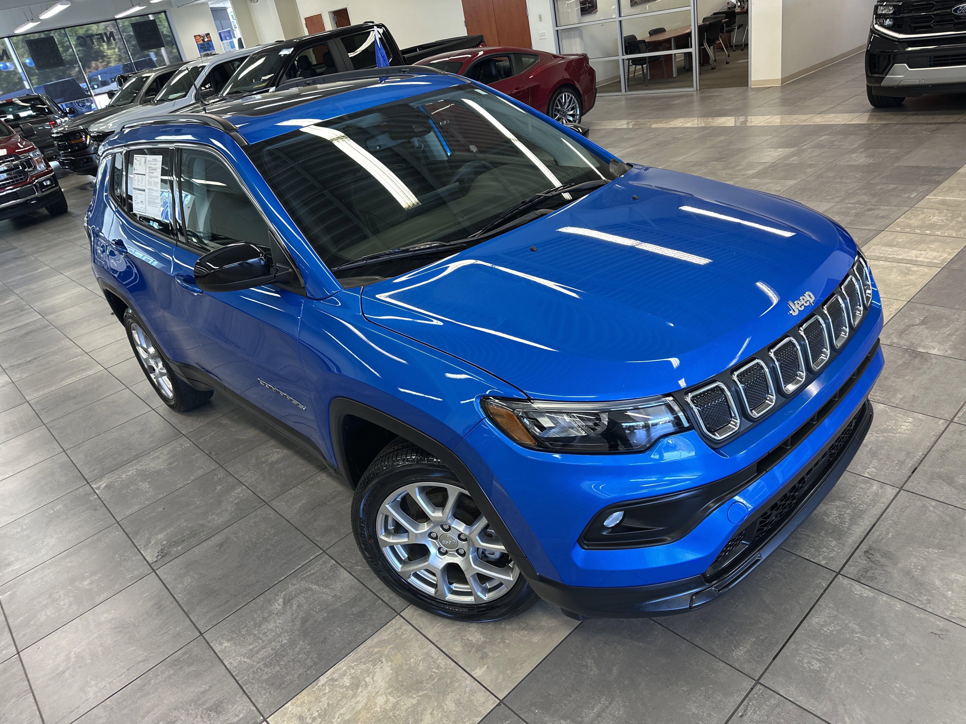Used 2022 Jeep Compass Latitude w/ Sun and Sound Group image 11