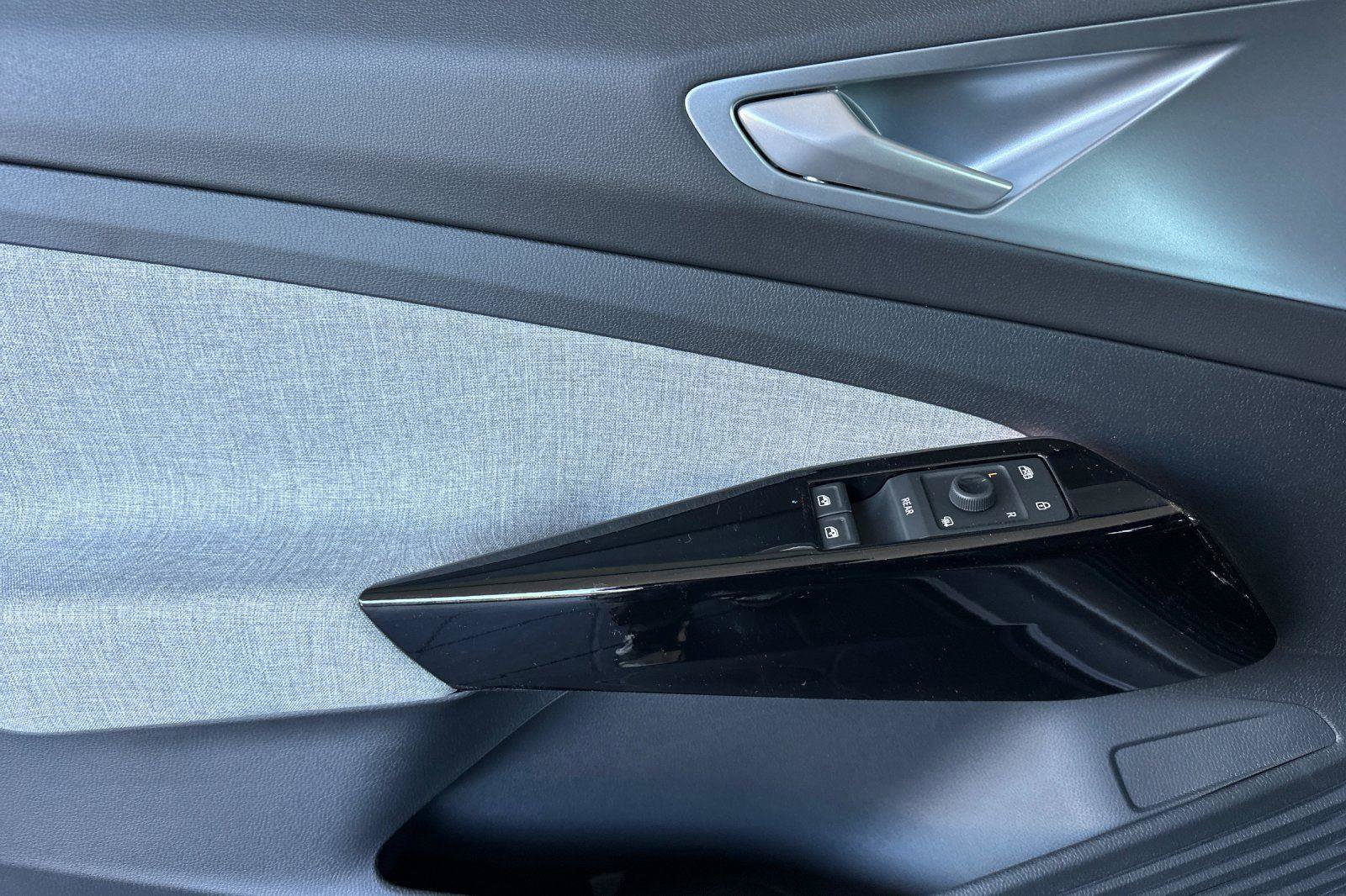 New 2025 Volkswagen ID.4 Pro image 10