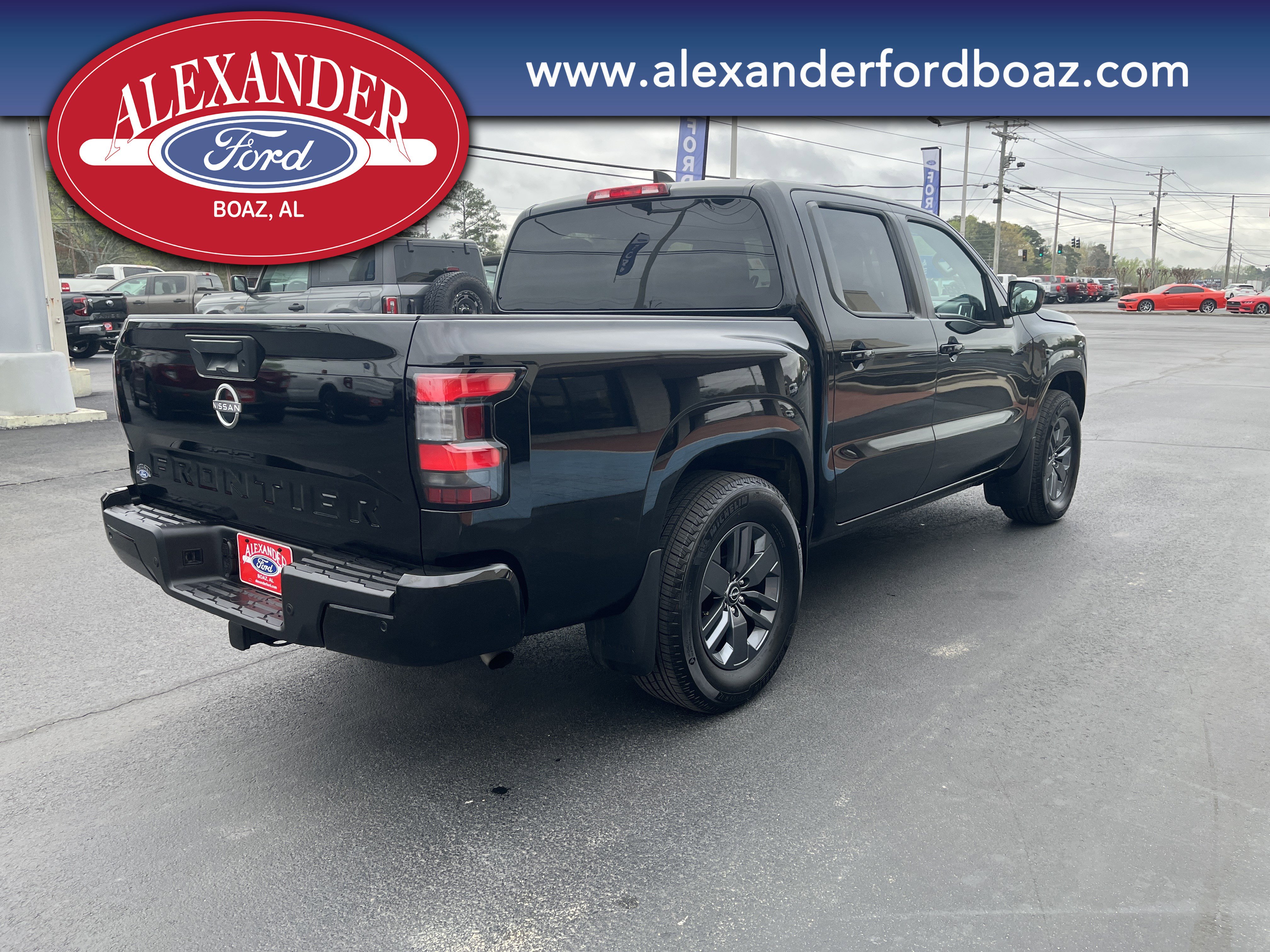 Used 2025 Nissan Frontier SV image 4