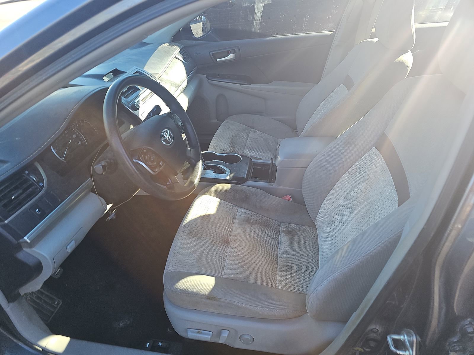 Used 2014 Toyota Camry LE image 7