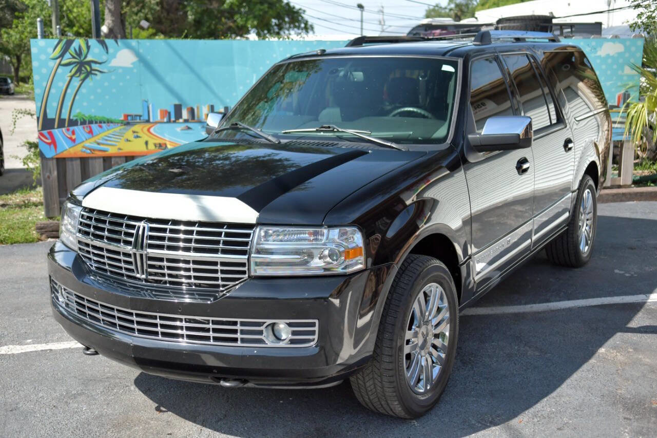 Used 2009 Lincoln Navigator L Base 4x2 4dr SUV image 1