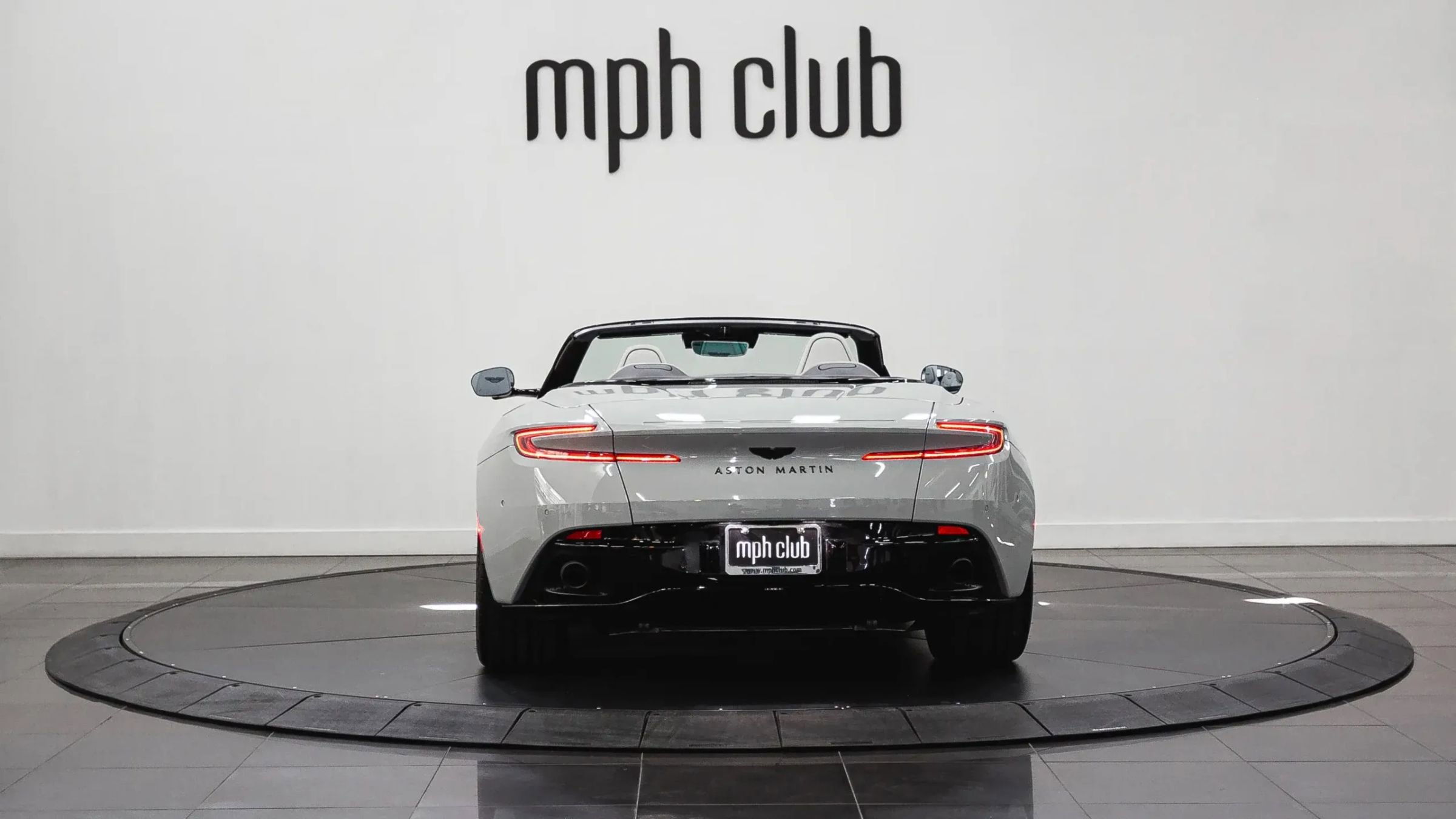 Used 2024 Aston Martin DB12 Convertible image 5