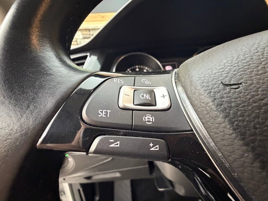 Used 2019 Volkswagen Tiguan SE w/ 3rd Row Seat Package AWD/4WD image 21