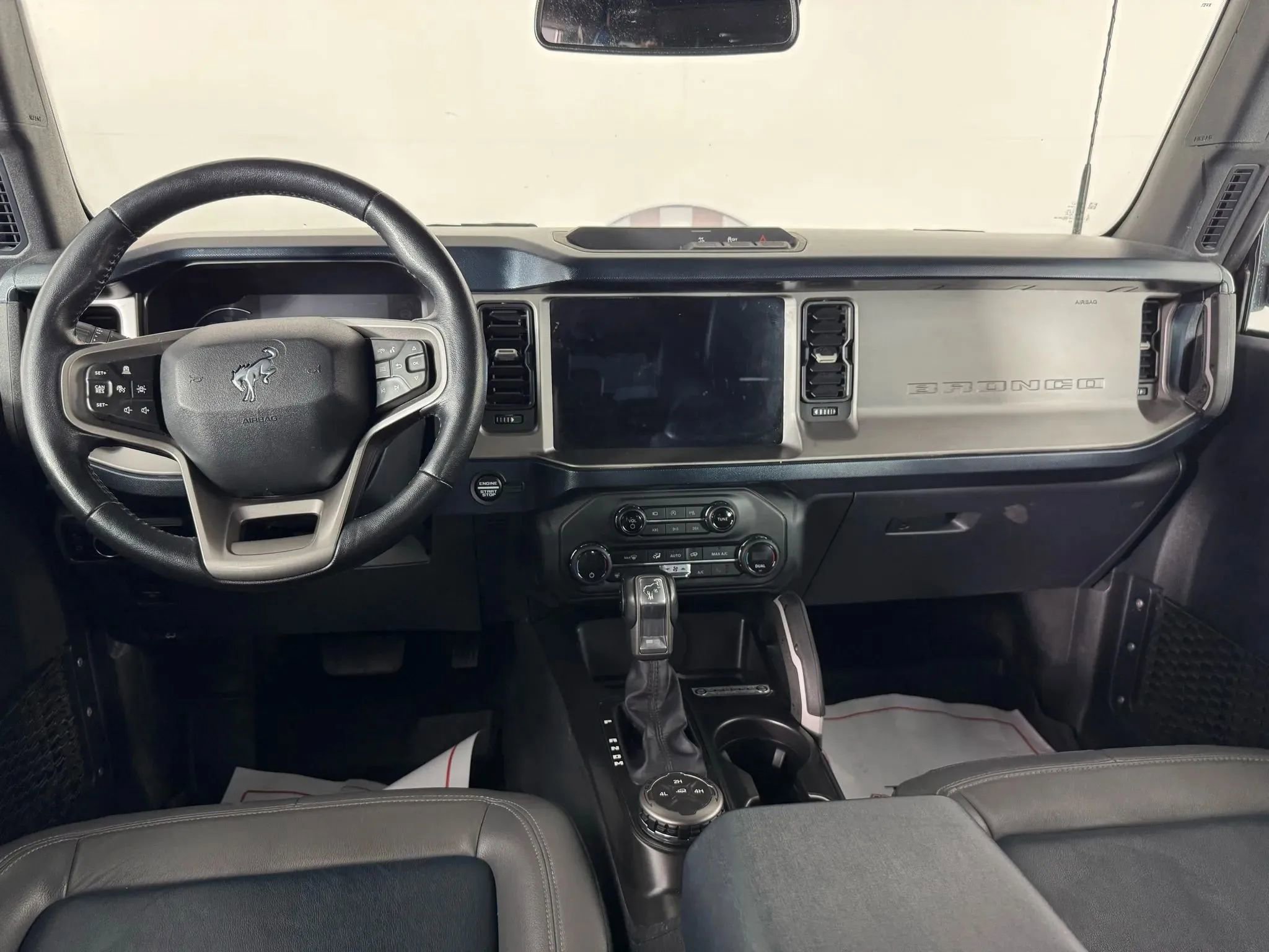 Used 2023 Ford Bronco Outer Banks image 11