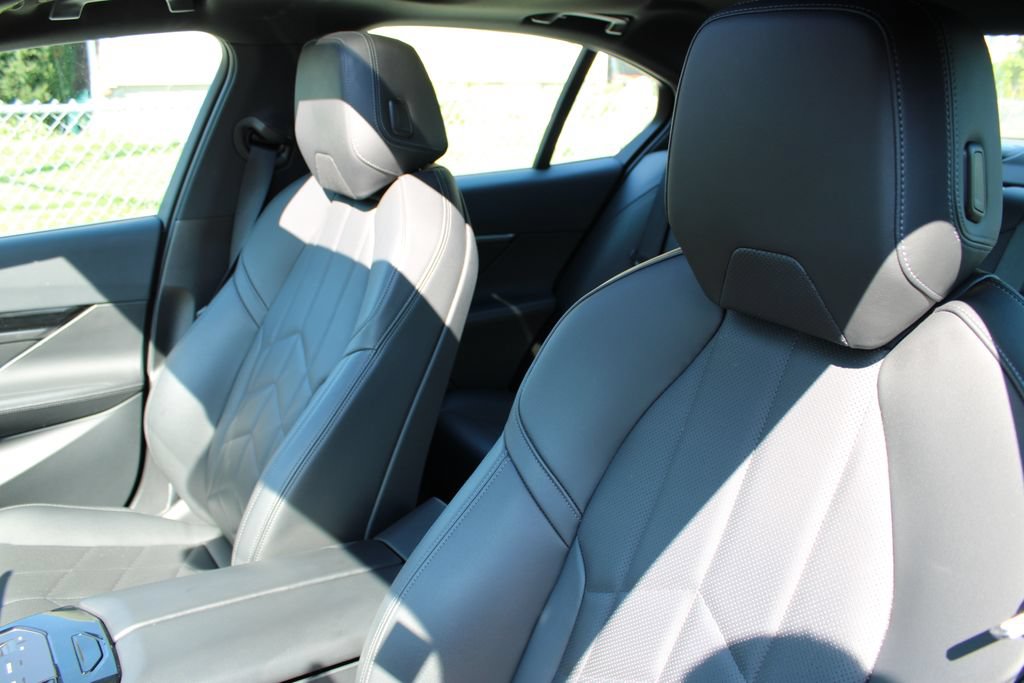 Used 2025 BMW 530i RWD image 9