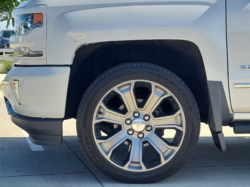 Used 2017 Chevrolet Silverado 1500 LTZ Z71 w/ LTZ Plus Package AWD/4WD image 39