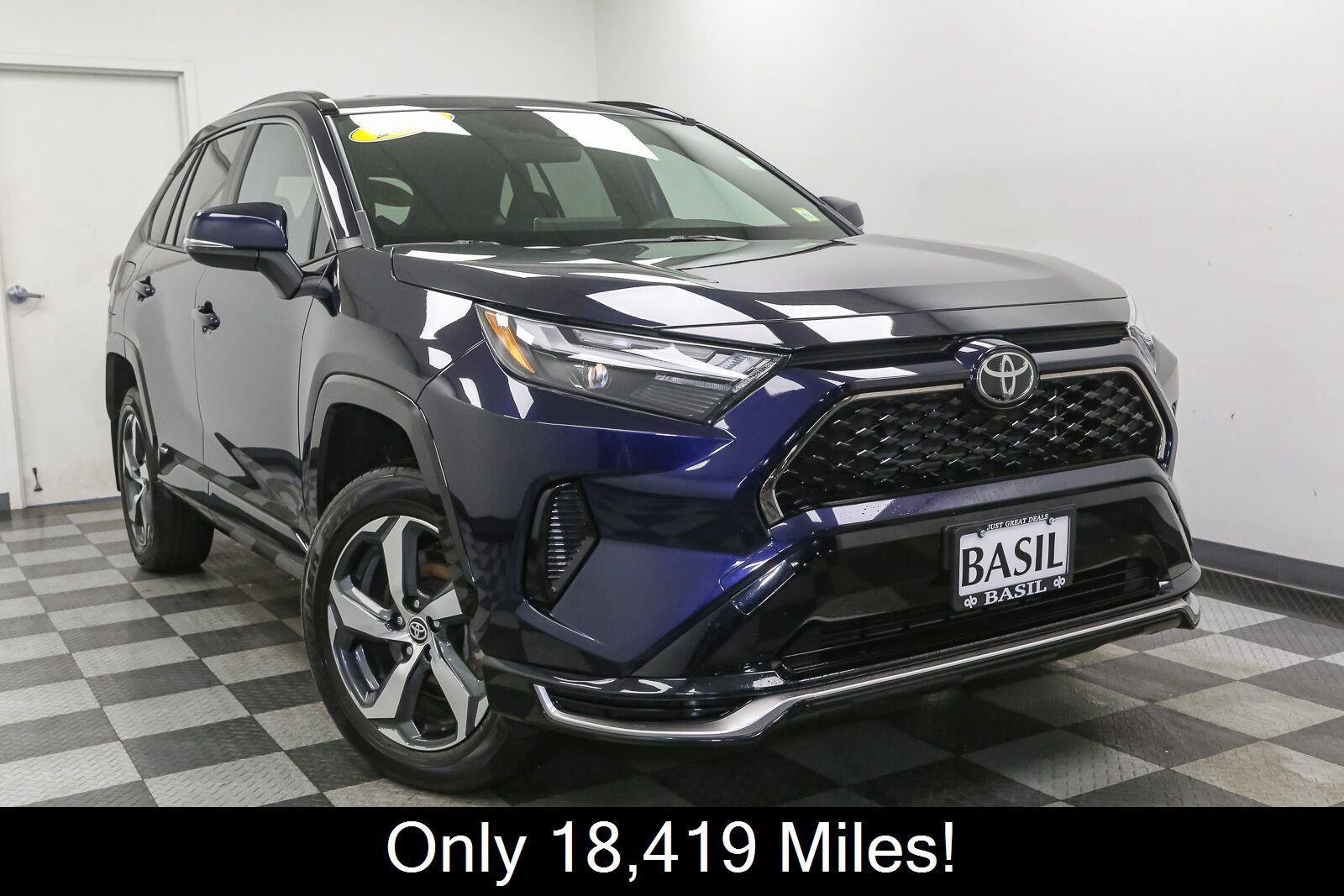 Used 2025 Toyota RAV4 SE AWD/4WD image 2