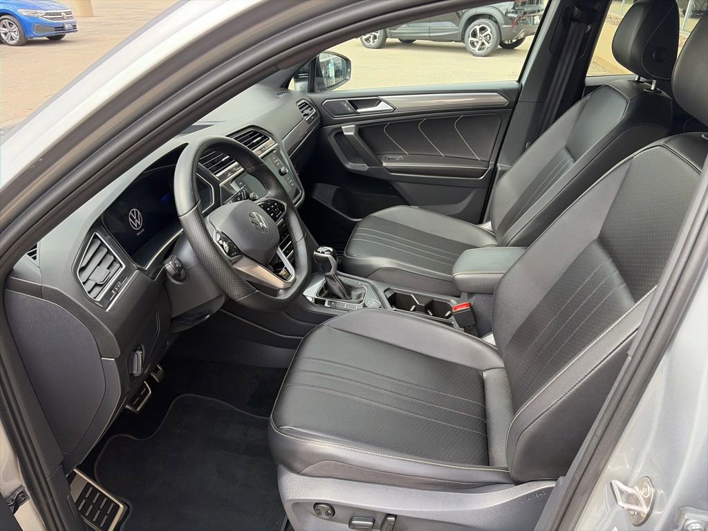 Certified 2023 Volkswagen Tiguan SE R-Line AWD/4WD image 11