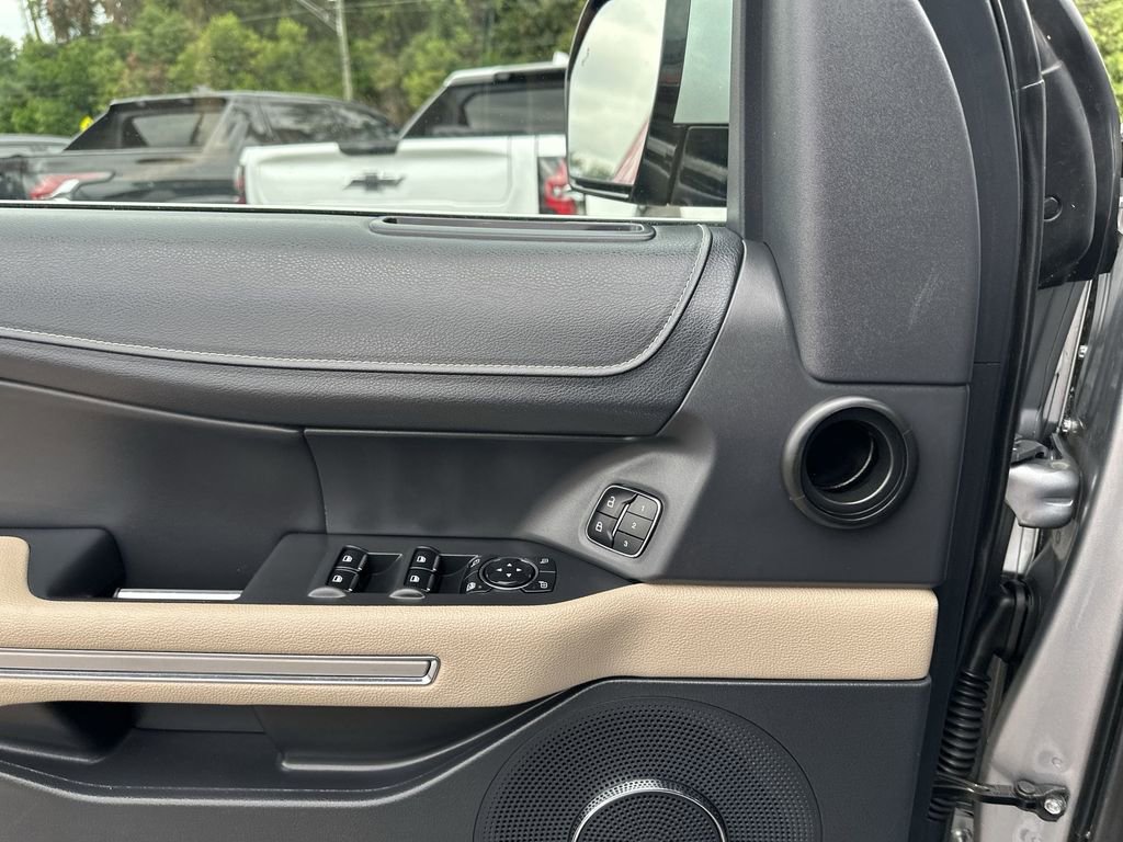 Used 2024 Ford Expedition Max Limited image 31